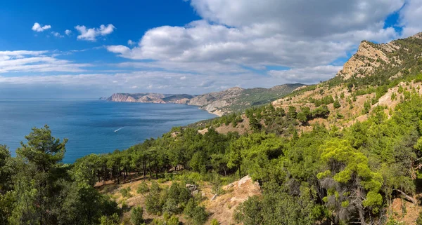 Pěkný výhled na krymské pobřeží poblíž Balaclava — Stock fotografie
