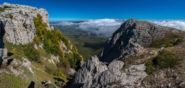 Скалы на горе Чатер-Даг — стоковое фото