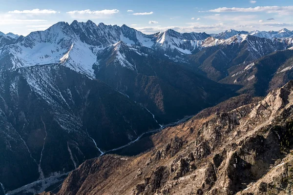 Uitzicht op de vallei van de rivier Kyngarga — Stockfoto