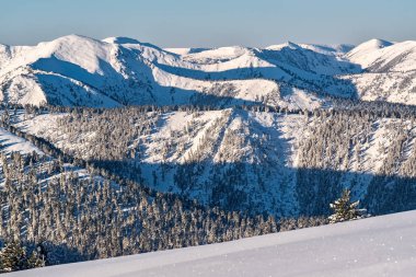 Khamar-Daban ridge görünümünü sabah