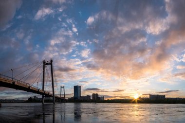 Krasnoyarsk Tatyshev Adası'na Askılı yaya köprüsü