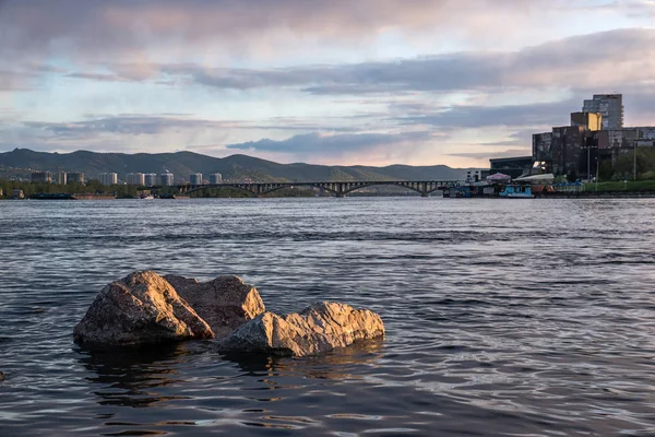 Tarde en el río Yenisei en Krasnoyarsk —  Fotos de Stock