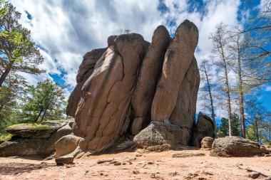 Krasnoyarsk Pillars saklıdır. Tüyler ayağı