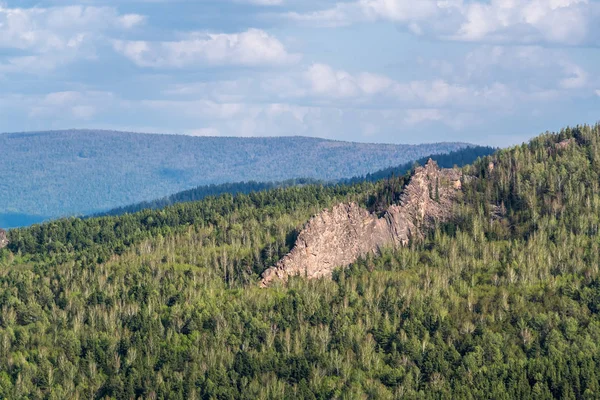 Reserve Krasnoyarsk Pillars. View on the rock Chinese Wall — Stock Image Reserve Krasnoyarsk Pillars. View on the rock Chinese Wall Stock Picture
