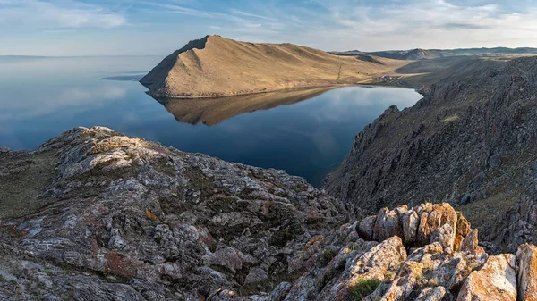 Bella vista sulla baia di Aya, lago Baikal — Foto Stock
