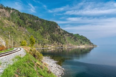25 Mayıs 2017 turistik tren sürmek çevre-Baykal demiryolu, Deniz Baykal, Rusya Federasyonu