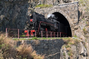 25 Mayıs 2017 eski lokomotif tünel, Deniz Baykal, Rusya bırakır.