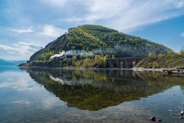 25 Mayıs 2017 turist buhar tren sürmek çevre-Baykal demiryolu, Deniz Baykal, Rusya Federasyonu