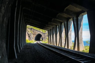 Çevre-Baykal demiryolu iki tünel