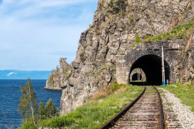 Cape ayağı çevre-Baykal demiryolu bölgesinde deniz kenarı