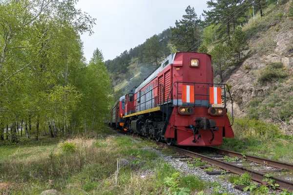 Passeios de trem turístico na Circum-Baikal Railway — Fotografia de Stock