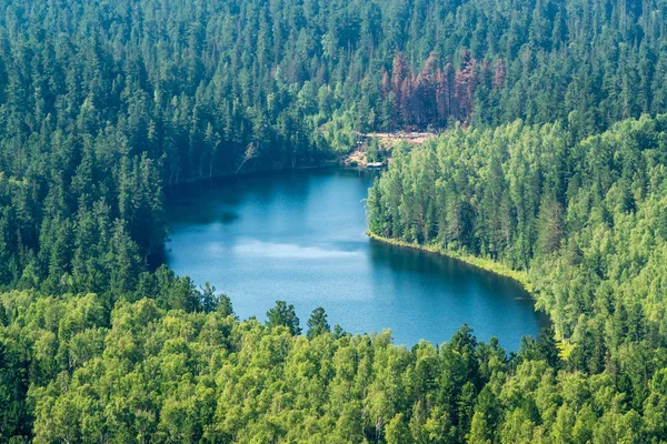 Dağ Monomakh'ın Cap görünümünden Gölü masal