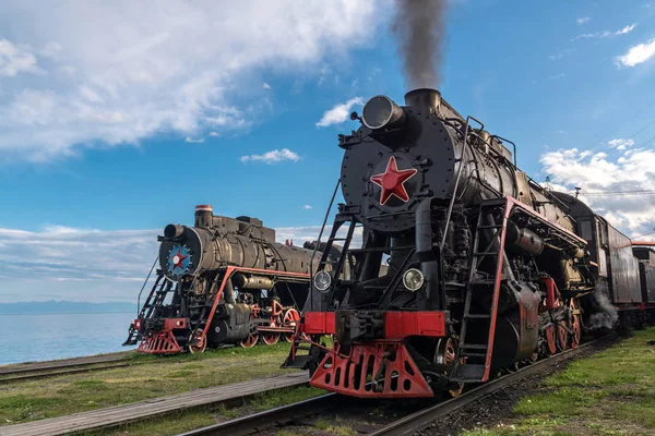 Dwa stare parowozy na kolei okolicz-Bajkał — Zdjęcie stockowe