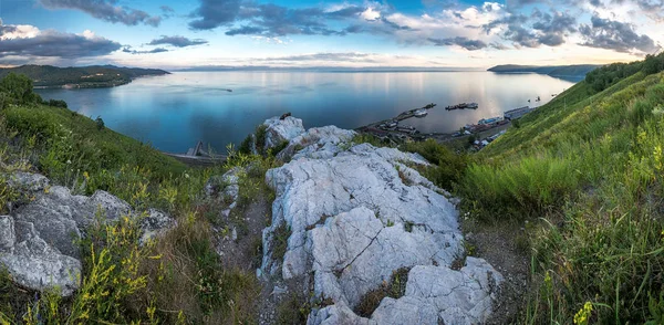 Vista da Baía Larch no Lago Baikal — Fotografia de Stock