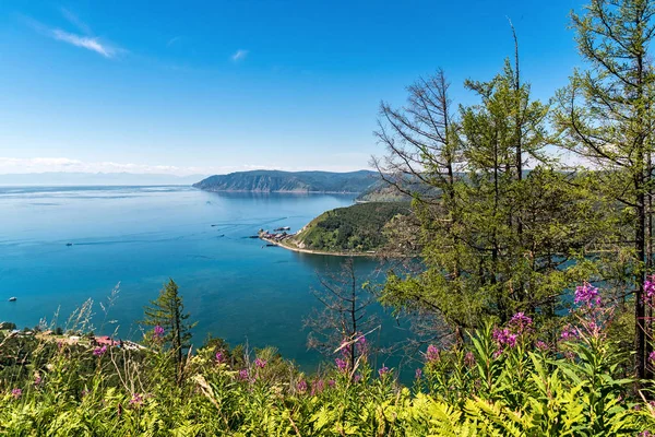 Angara Nehri Listvyanka dağda üzerinden kaynak görünümünü