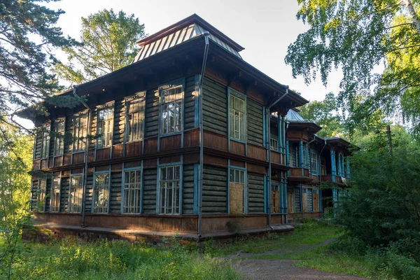 Irkutsk merkezi terk edilmiş eski bir evde