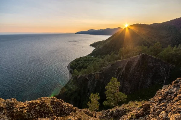 从悬崖上 Scriper，Pribaikalsky 国家公园的视图 — 图库照片