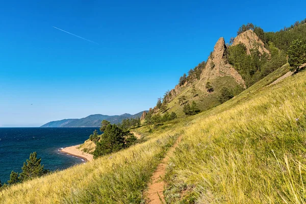 Büyük Baykal iz Scriper cliff yakınındaki