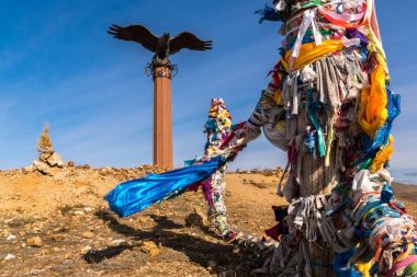 Anıt Tazheran bozkırlarında kartal