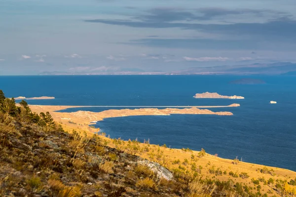 Θέα στον Maloye κόλπο περισσότερο στη λίμνη Βαϊκάλη — Φωτογραφία Αρχείου