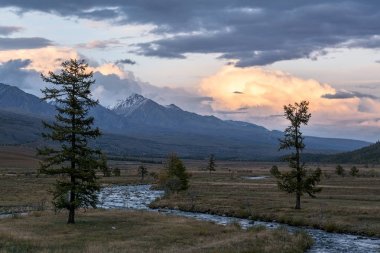 Görünümü, Mount Munku-Saridag, Sayan aralığı
