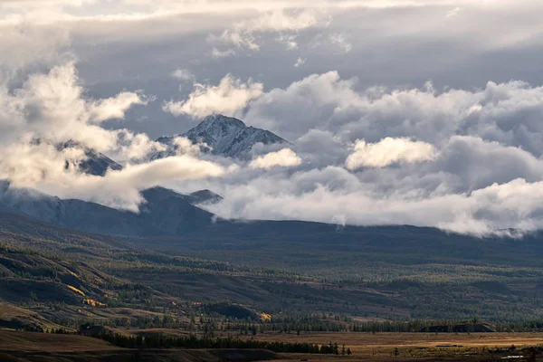 Görünümü, Mount Munku-Saridag, Sayan aralığı — Stok fotoğraf