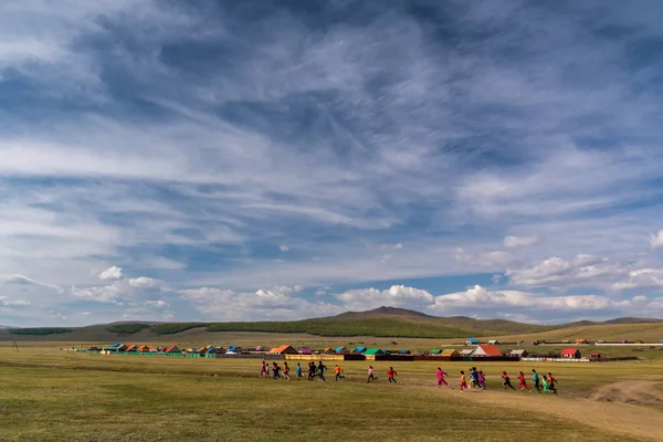 Festival sportif pour enfants dans le village de Tsagaan-Nuur — Photo