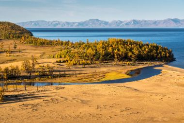 Nehir Noion-gol - göl Hovsgol kolu görünümünü