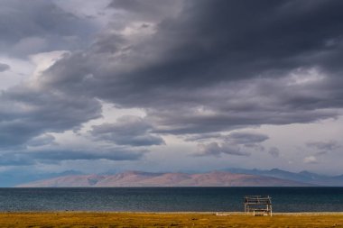 Bulutlu sabah Hovsgol Gölü