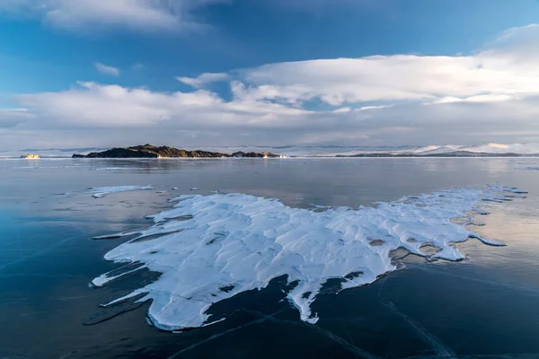 Hielo limpio del lago Baikal —  Fotos de Stock