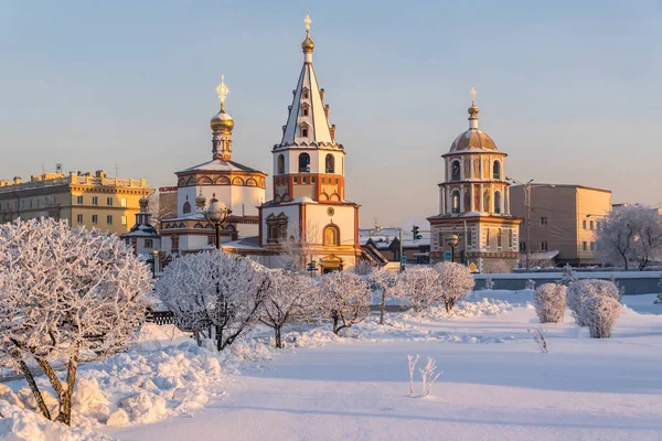 이르쿠츠크에서 깨달음의 대성당의 겨울 보기 — 스톡 사진