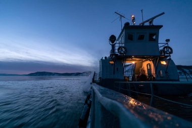 Feribot Deniz Baykal bir kış akşamı yola çıkacak