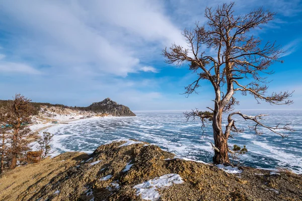 Día de invierno en la bahía de Sandy en el lago Baikal —  Fotos de Stock