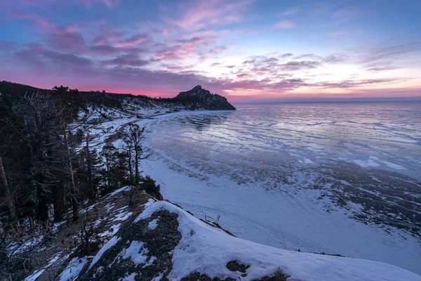 Kış gündoğumu Sandy Bay Baykal Gölü üzerinde — Stok fotoğraf