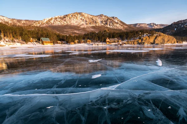 Aldeia de férias na costa do Lago Baikal — Fotografia de Stock