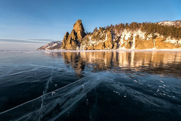 Vackra stenar på stranden av sjön Baikal — Stockfoto