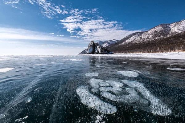 호수 바이칼의 얼음에 여행 — 스톡 사진
