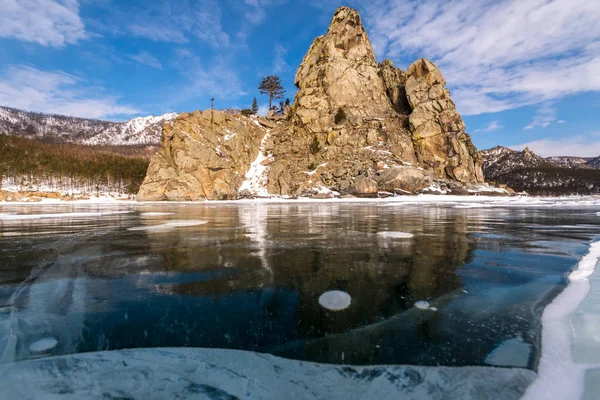 Vista do Pequeno Belfry no Lago Baikal — Fotografia de Stock