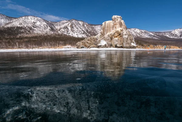 Isle av skarvar på vintern, Bajkalsjön — Stockfoto