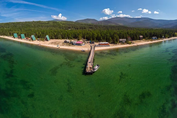 Khakusy sanatoryumunun iskelesinin havadan görüntüsü.