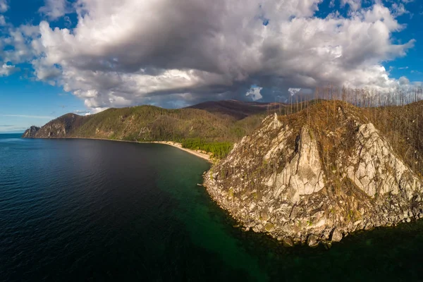 Aerial view of the rocky shores of Lake Baikal — Stock Photo, Image