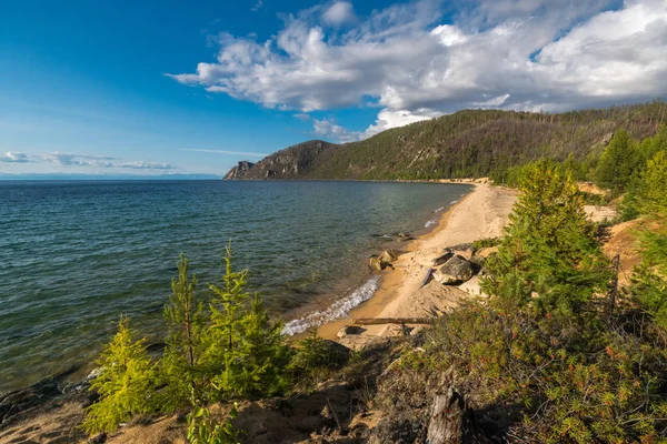 Sandy beach on the shore of Lake Baikal — Stock Photo, Image