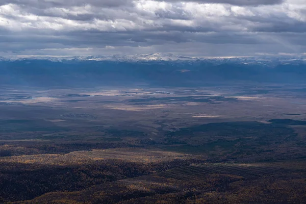 Blick vom Berg auf das Tunka-Tal — Stockfoto