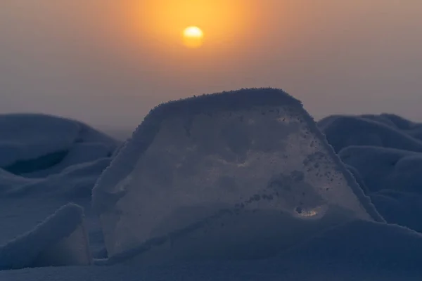Mglisty Zimowy Wschód Słońca Nad Jeziorem Bajkał — Zdjęcie stockowe