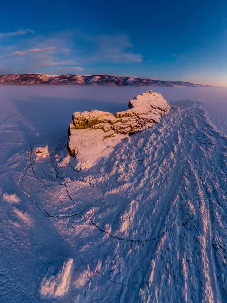 Vista Aérea Isla Elenka Iluminada Por Sol Naciente Invierno Baikal —  Fotos de Stock