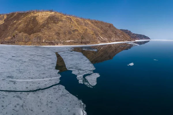 Smältande Vid Baikals Strand — Stockfoto