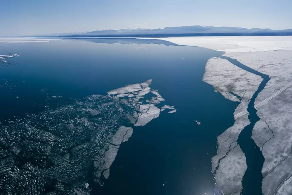 Flygfoto Över Smältande Isflak Sjön Baikal — Stockfoto