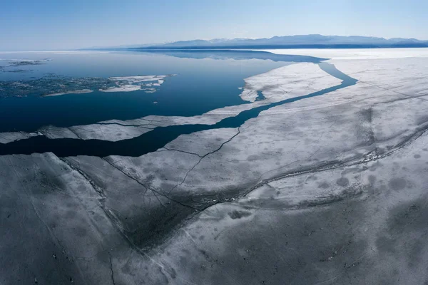 Luchtfoto Van Smeltende Ijsschotsen Het Baikalmeer — Stockfoto