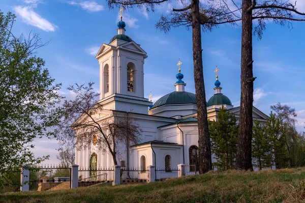Krásný Bílý Kostel Irkutsku — Stock fotografie