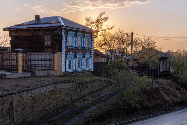 Παλιό Ξύλινο Σπίτι Στο Κέντρο Του Ιρκούτσκ — Φωτογραφία Αρχείου